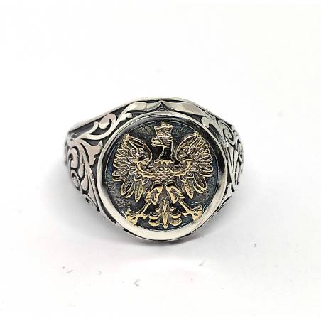 Srebrny sygnet ze zlotym orłem w koronie